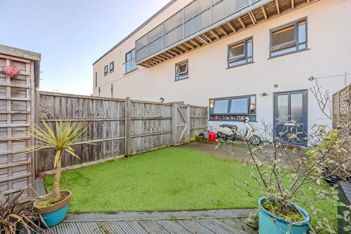 2 Bedroom Flat For Sale In London Road, Leigh-On-Sea, SS9