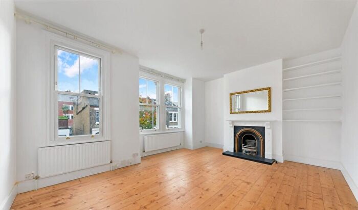 2 Bedroom Flat To Rent In Avarn Road, London, SW17