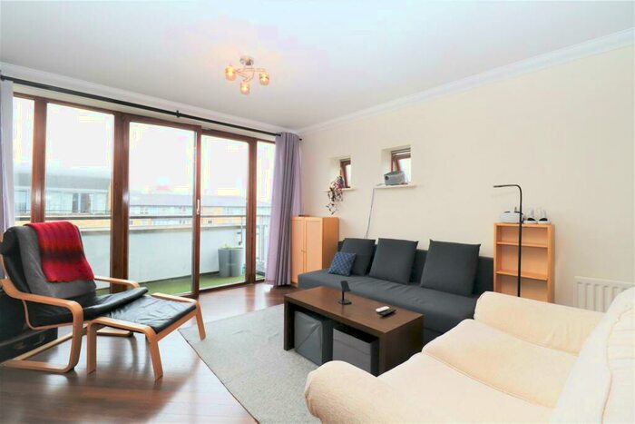 2 Bedroom Apartment To Rent In Shackleton Court, Isle Of Dogs, E14