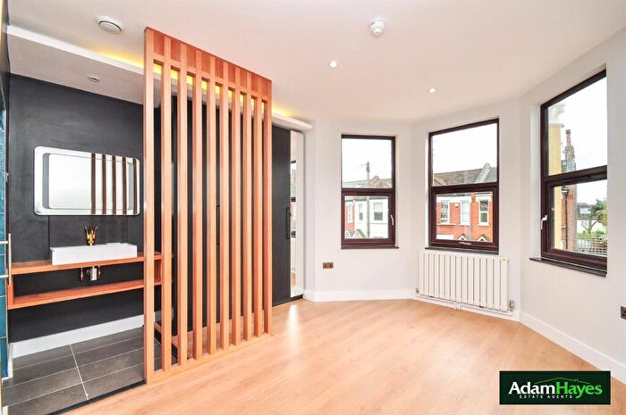 1 Bedroom Apartment To Rent In Churchfield Avenue, North Finchley, N12