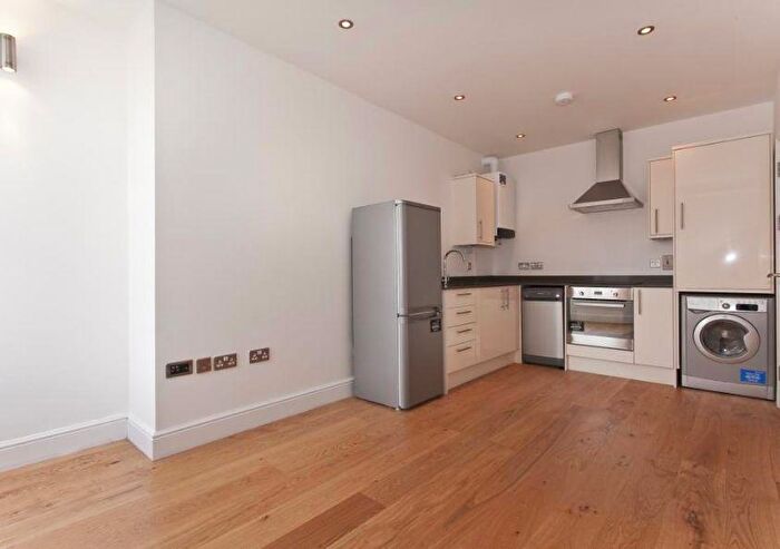 1 Bedroom Flat To Rent In Rope Walk Garden, Commercial Street, Aldgate, London, E1
