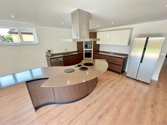 5 Bedroom Detached House For Sale In New Road, West Parley, Ferndown, BH22