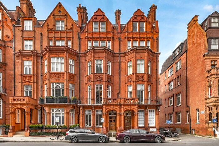 1 Bedroom Flat For Sale In Pont Street, London, SW1X
