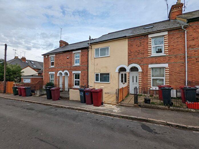 4 Bedroom Terraced House To Rent In Donnington Gardens, Reading, RG1