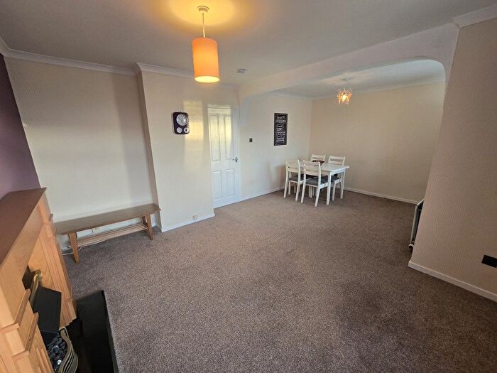 3 Bedroom Flat To Rent In Cairncry Road, Aberdeen, AB16