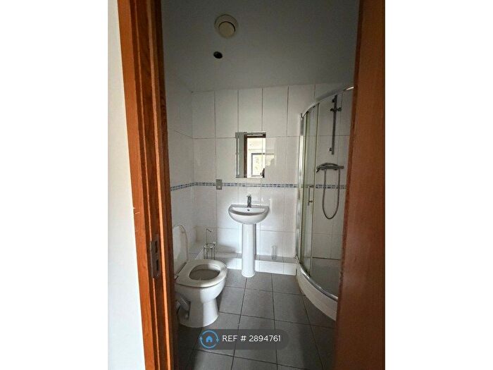 2 Bedroom Flat To Rent In Salts Mill Road, Shipley, BD17