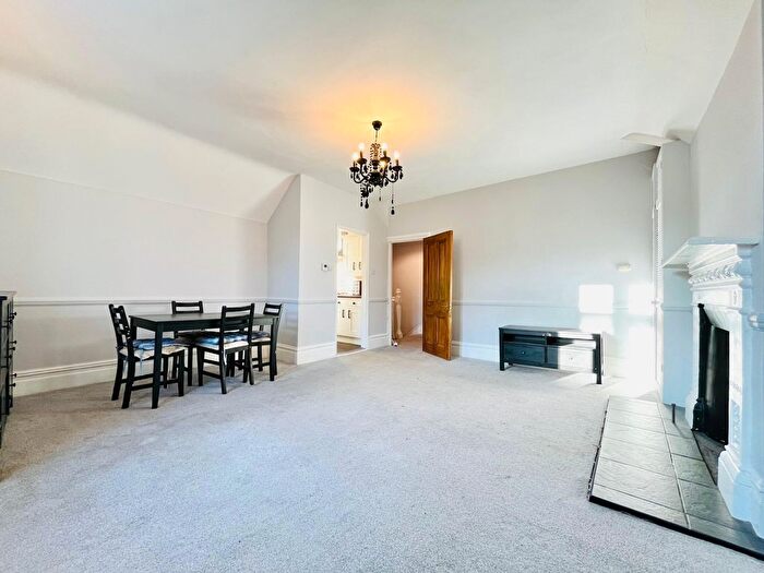 2 Bedroom Flat For Sale In High Road, Willesden, NW10