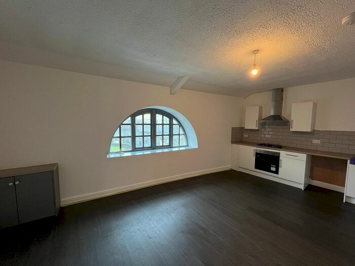 2 Bedroom Flat To Rent In Tylacelyn Road Penygraig -, Tonypandy, CF40