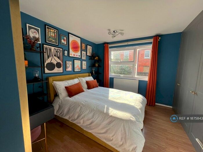 1 Bedroom Flat To Rent In Larch Close, London, SW12