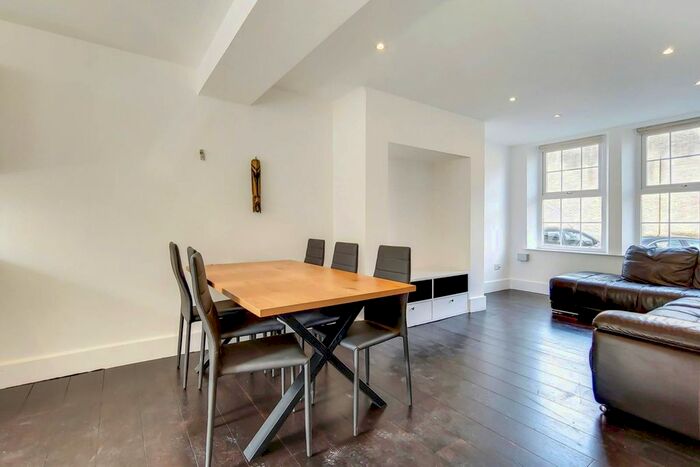 4 Bedroom Flat To Rent In Jebb Avenue, Brixton Hill, London, SW2
