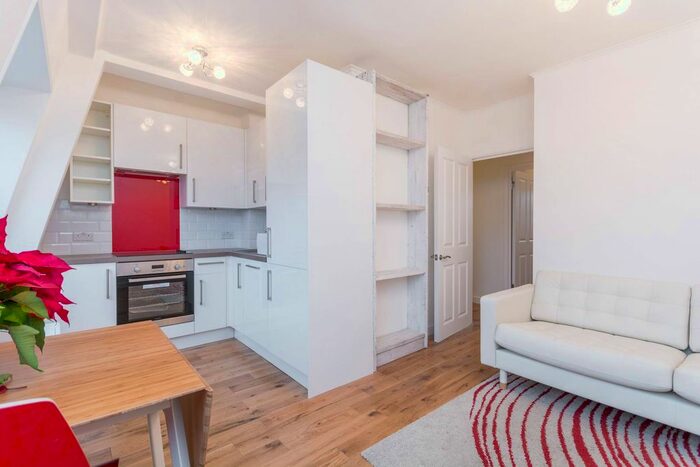 2 Bedroom Flat To Rent In Grays Inn Road, Bloomsbury, London, WC1X