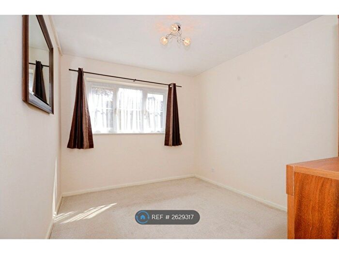 1 Bedroom Flat To Rent In West Street, Watford, WD17