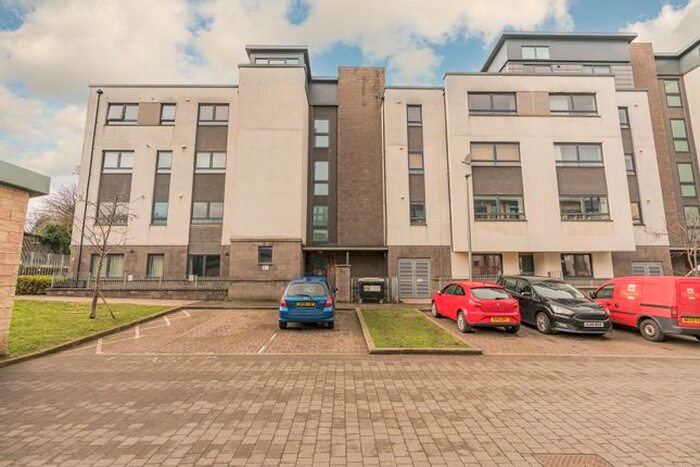 2 Bedroom Flat To Rent In / Colonsay Close, Edinburgh, EH5
