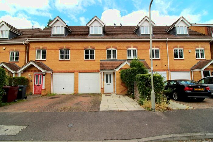 3 Bedroom Town House To Rent In Henley Road, Caversham, Reading, RG4