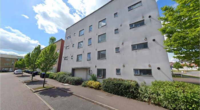 3 Bedroom Flat To Rent In Aviation Avenue, Hatfield, AL10