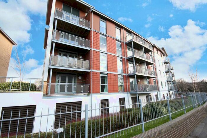 2 Bedroom Apartment To Rent In Kelvin Gate, Town Centre, RG12