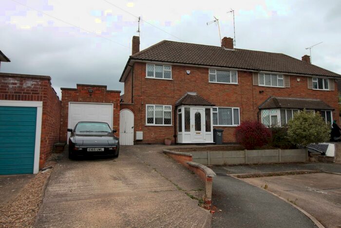 3 Bedroom Semi-Detached House To Rent In Springway Close, Leicester, LE5