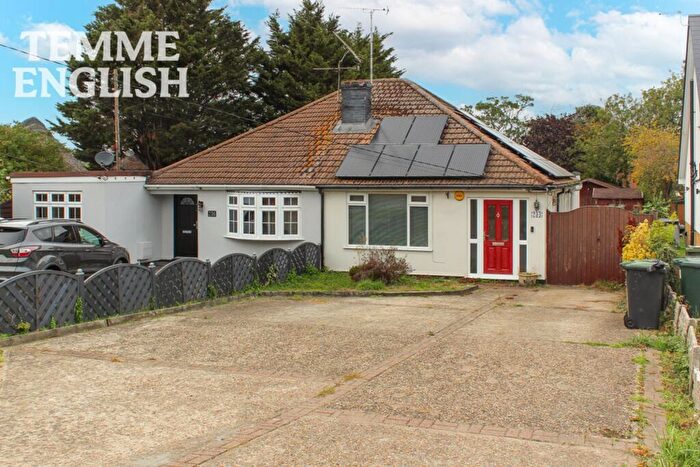 2 Bedroom Semi-Detached Bungalow For Sale In London Road, Wickford, SS12