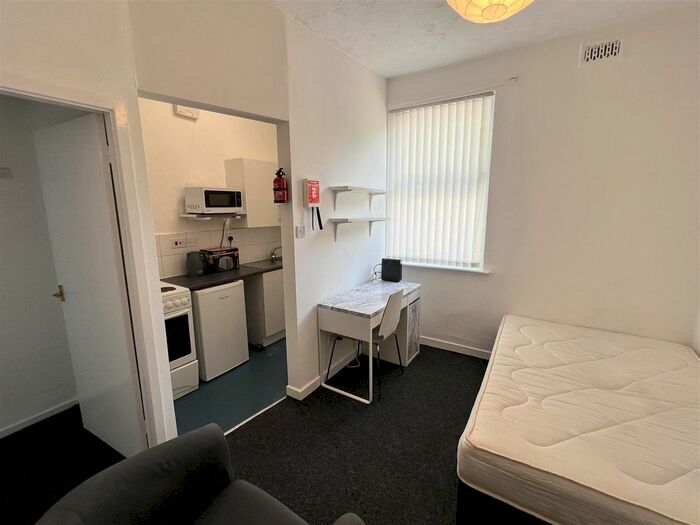 Studio To Rent In Eccles Old Road, Salford, M6