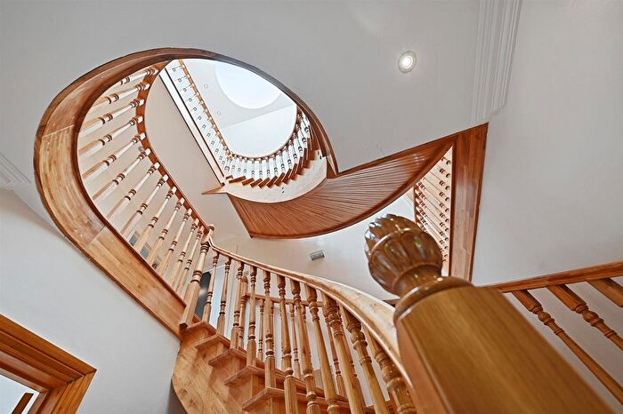 5 Bedroom Detached House For Sale In Stanmore Hill, Stanmore, HA7