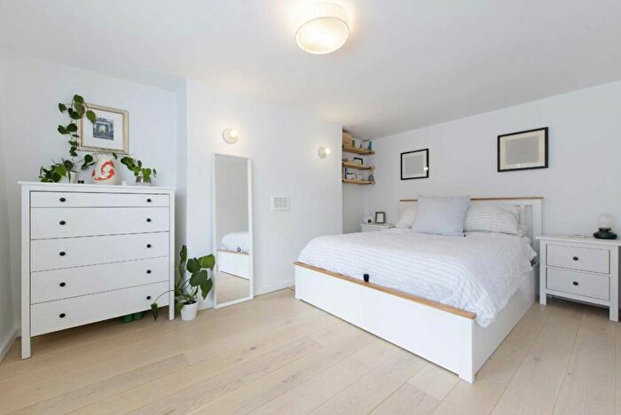1 Bedroom Flat For Sale In Hanley Road, London, N4