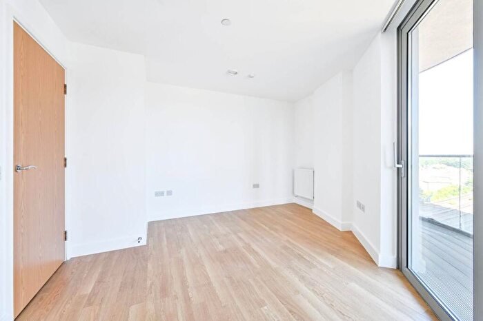1 Bedroom Flat To Rent In Loampit Vale, Lewisham, London, SE13
