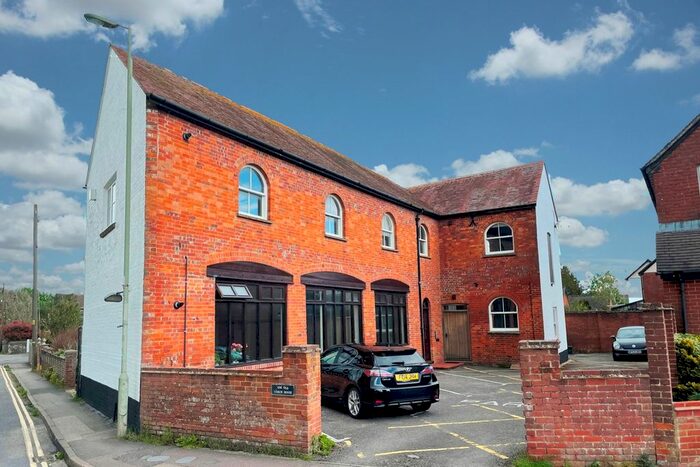 2 Bedroom Flat To Rent In Southern Road, Thame, Oxfordshire, OX9