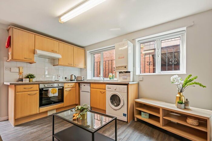 1 Bedroom Flat To Rent In Ash Road, Leeds, LS6