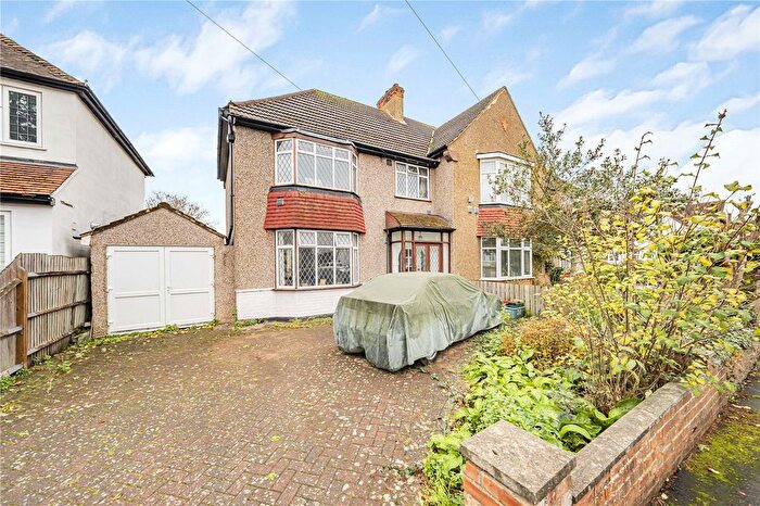 3 Bedroom Semi Detached House For Sale In Alexandra Gardens, Hounslow, TW3