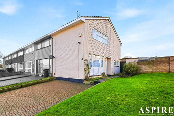 2 Bedroom End Of Terrace House For Sale In Paslowes, Basildon, SS16