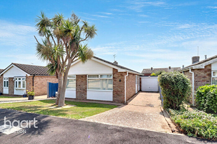 2 Bedroom Detached Bungalow For Sale In Wade Reach, Walton On The Naze, CO14