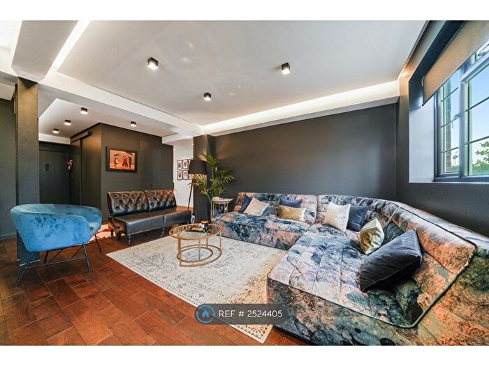 3 Bedroom Flat To Rent In Marlborough Court, London, W8