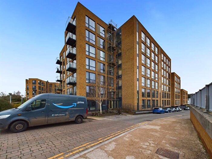 1 Bedroom Apartment For Sale In Leaden Hill, Coulsdon, CR5