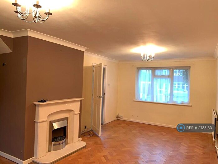 3 Bedroom Semi Detached House To Rent In Ravensbourne Drive, Chelmsford, CM1