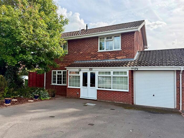 4 Bedroom Link Detached House For Sale In Sandown Drive, Hereford, HR4