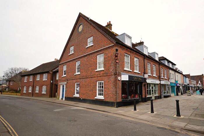 3 Bedroom Flat To Rent In Chapel Street, Chichester, PO19