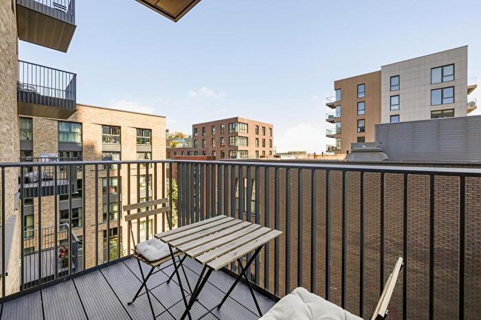 1 Bedroom Apartment For Sale In Scarlet Court, Damsel Grove, London, ., N4