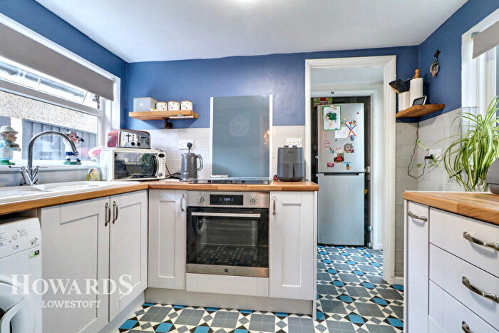 3 Bedroom Semi-Detached Bungalow For Sale In Kirkley Run, Lowestoft, NR33