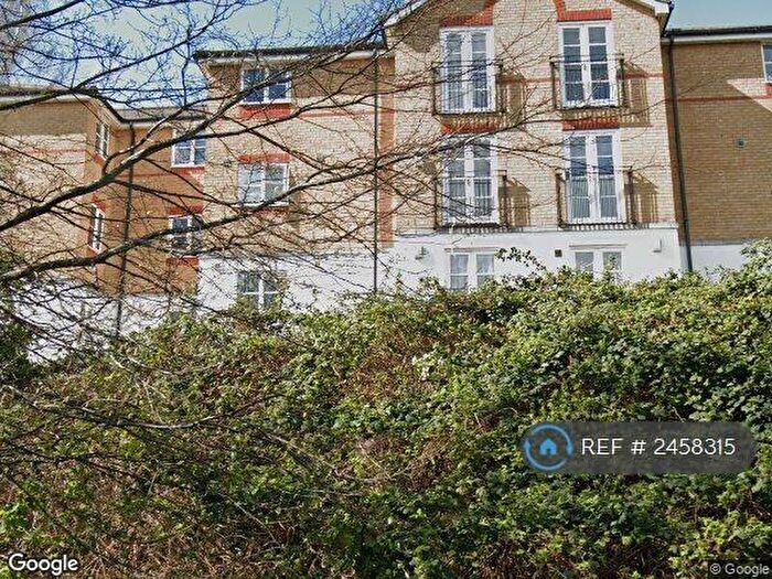 2 Bedroom Flat To Rent In Clarence Close, Barnet, EN4