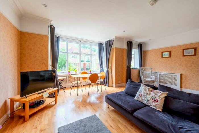 3 Bedroom Maisonette To Rent In Home Park Road, Wimbledon Park, London, SW19
