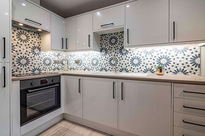 2 Bedroom Flat To Rent In Apartment, Powell House, LN5