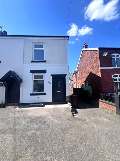2 Bedroom End Of Terrace House To Rent In Huddersfield Road, Stalybridge, SK15