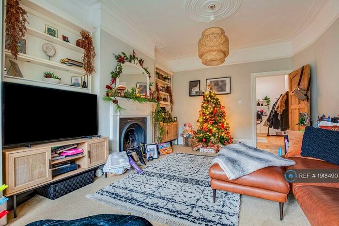 2 Bedroom Flat To Rent In Farrer Road, London, N8