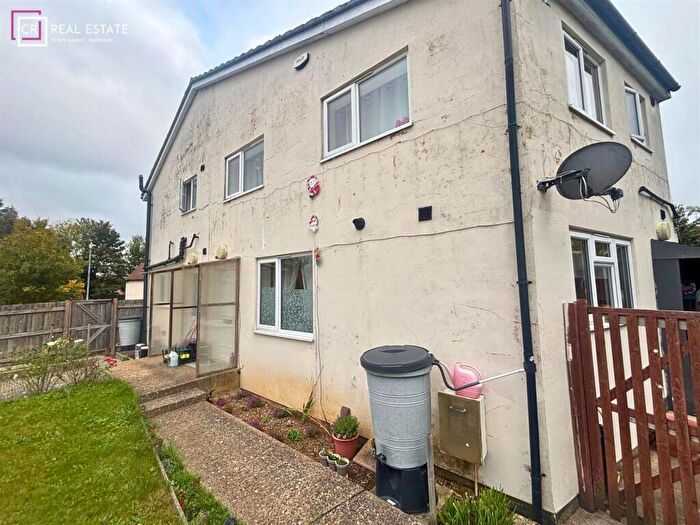 2 Bedroom End Of Terrace House For Sale In Coombe Road, Maidstone, Kent, ME15