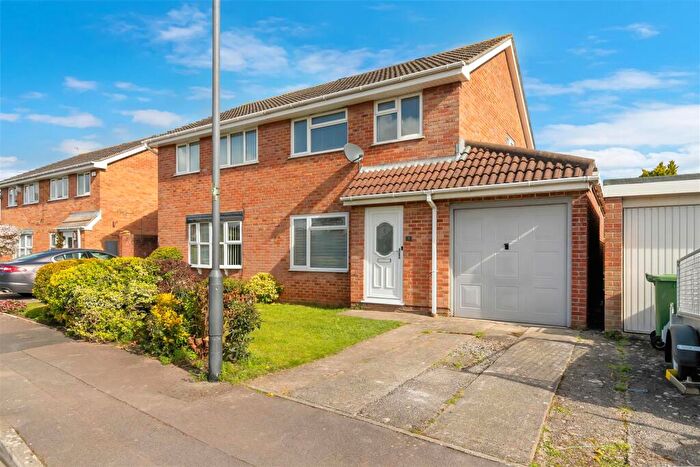 3 Bedroom Semi Detached House For Sale In Coombes Way, North Common, BS30