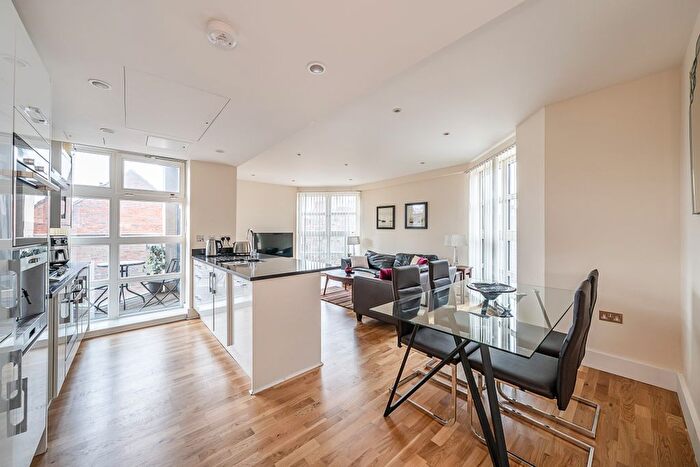 3 Bedroom Flat For Sale In Moreton Street, London, SW1V
