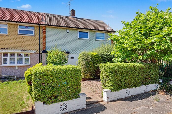 2 Bedroom End Of Terrace House For Sale In Timberlog Lane, Basildon, SS14