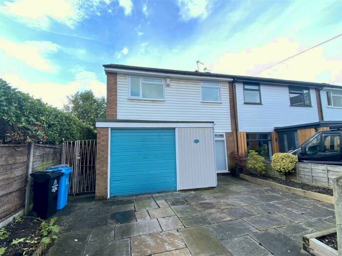 3 Bedroom End Of Terrace House To Rent In Lyons Fold, Sale, M33