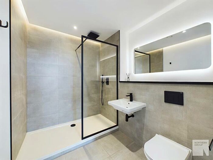 2 Bedroom Apartment To Rent In Apt . :: One Silk Street, M4