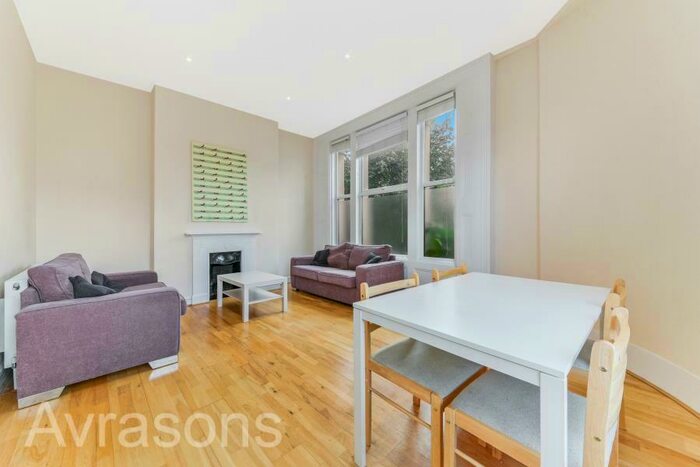 3 Bedroom Flat To Rent In Lilford Road, Brixton, SE5